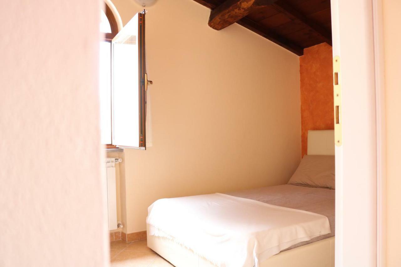 Casa Vacanze Elena Rometta Екстериор снимка